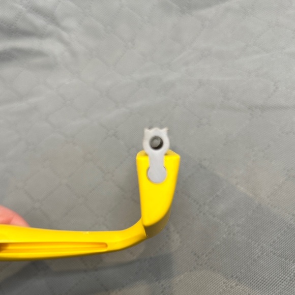 Yellow Squeegee Pet Hair Removal Quick Easy Sweeping Hand Held Squeegee - Picture 5 of 8